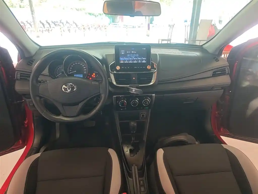 Toyota Yaris L 2021 — фото 10