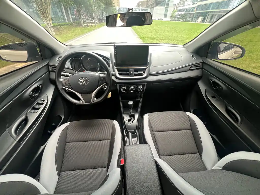 Toyota Yaris L 2022 — фото 14