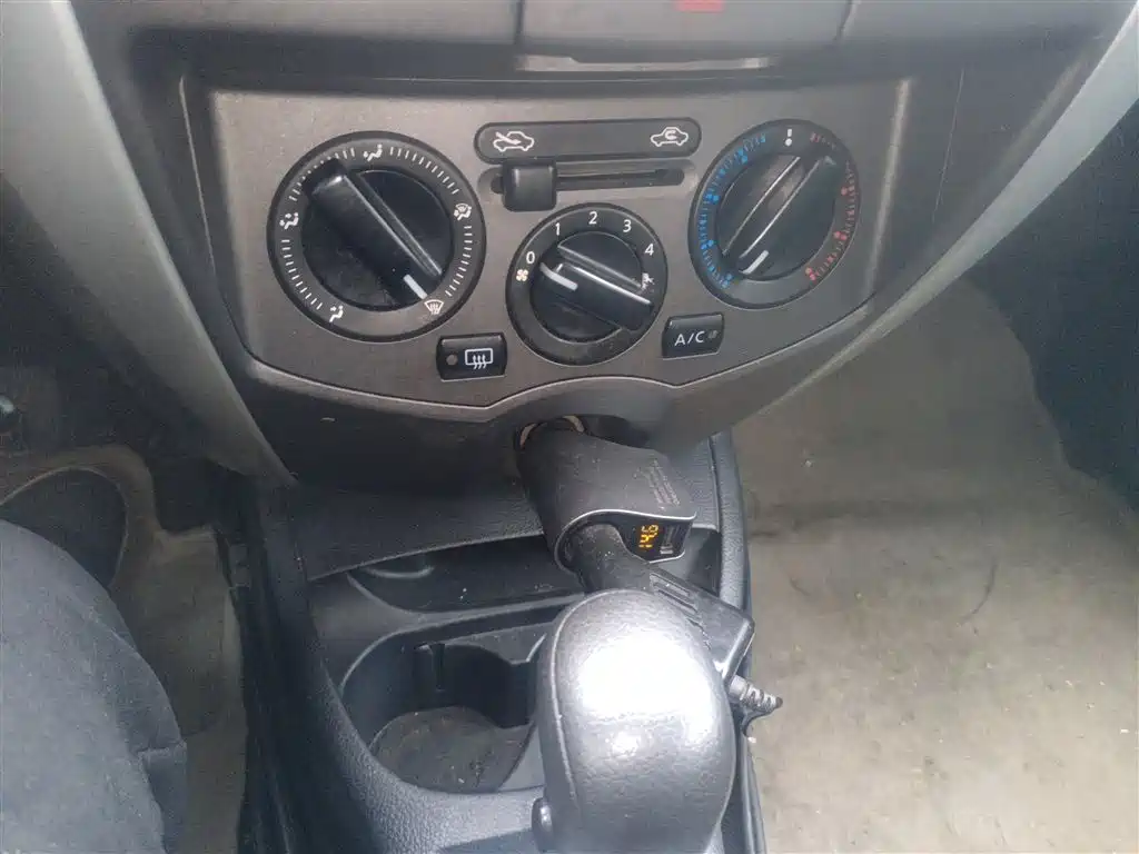 Nissan Livina 2015 — фото 13