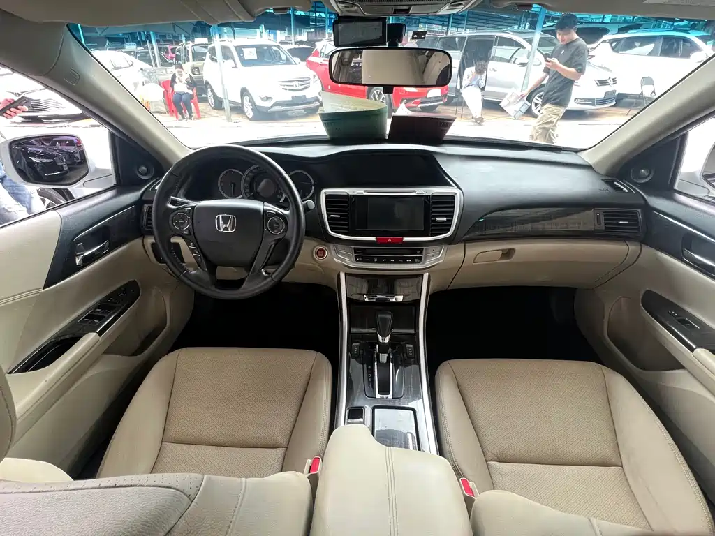 Honda Accord 2016 — фото 20