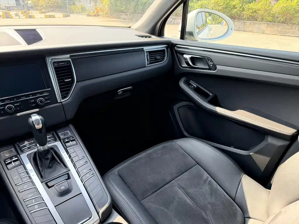 Porsche Macan 2017 — фото 15