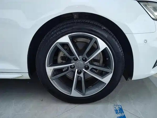 Audi A4L 2018