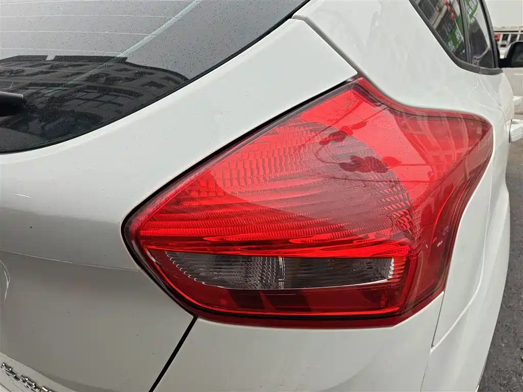 Ford Focus 2018 — фото 24