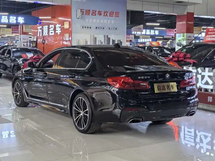BMW 5 Series 2019 — фото 18