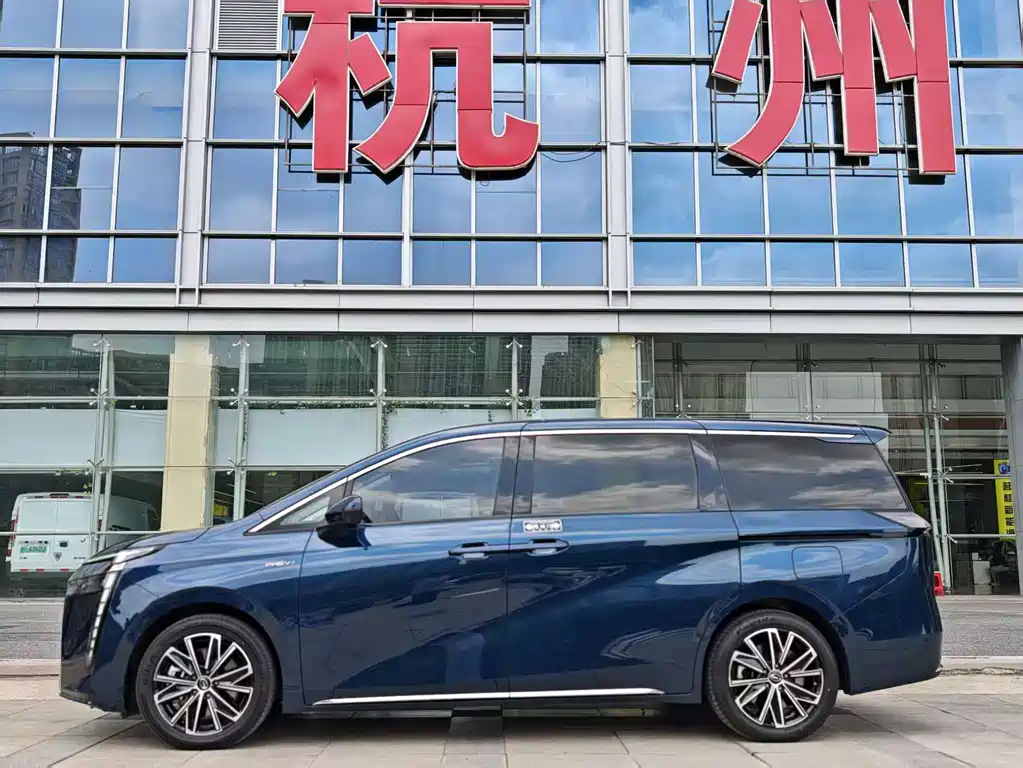 GAC Motor E8 PHEV 2024 — фото 3
