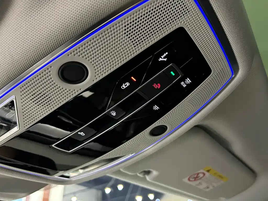Audi A8 2021 — фото 19