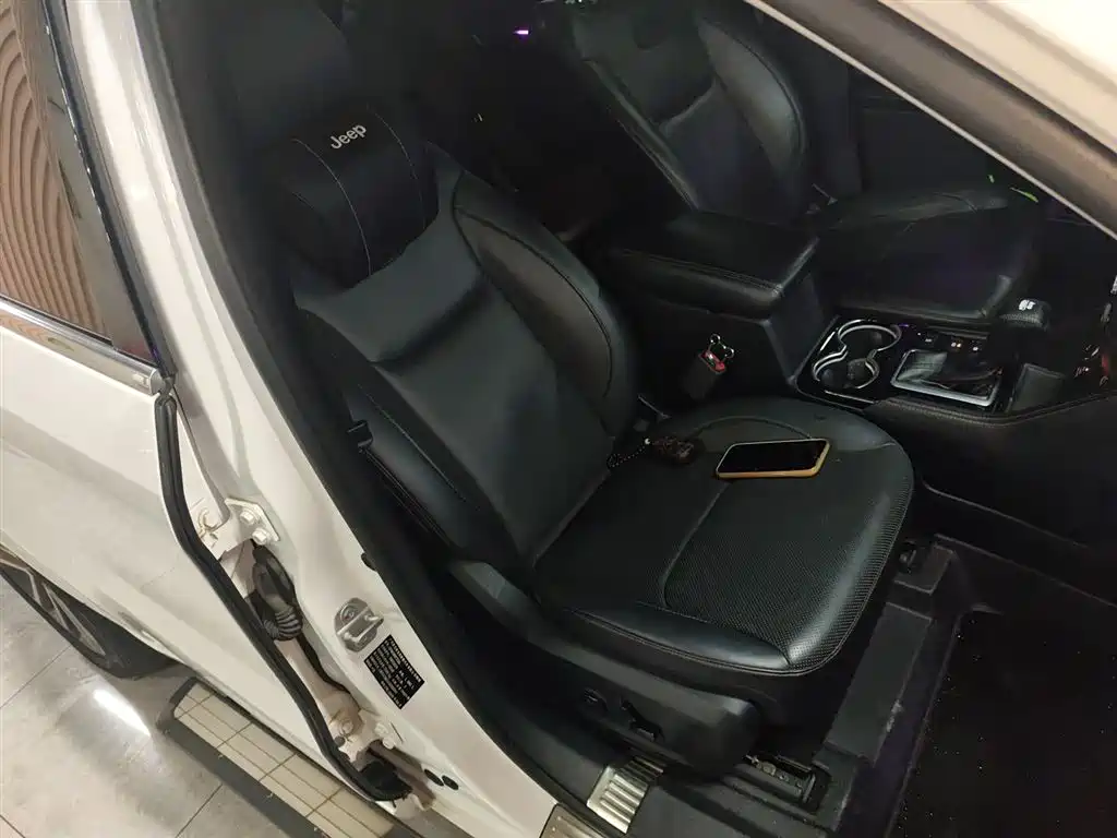 Jeep Grand Commander 2018 — фото 20