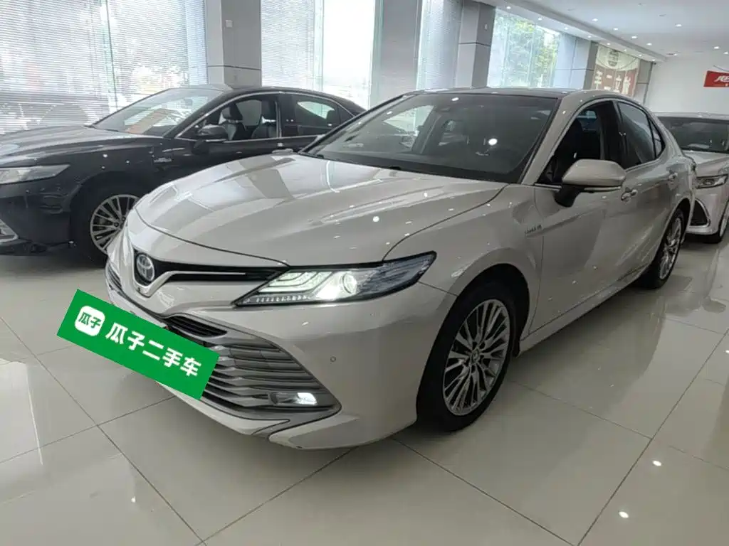Toyota Camry 2020 — фото 2