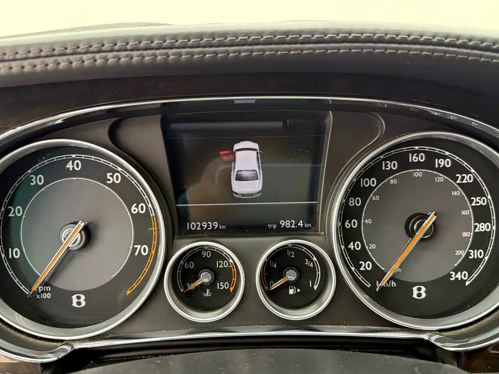 Bentley Flying Spur 2015 — фото 11
