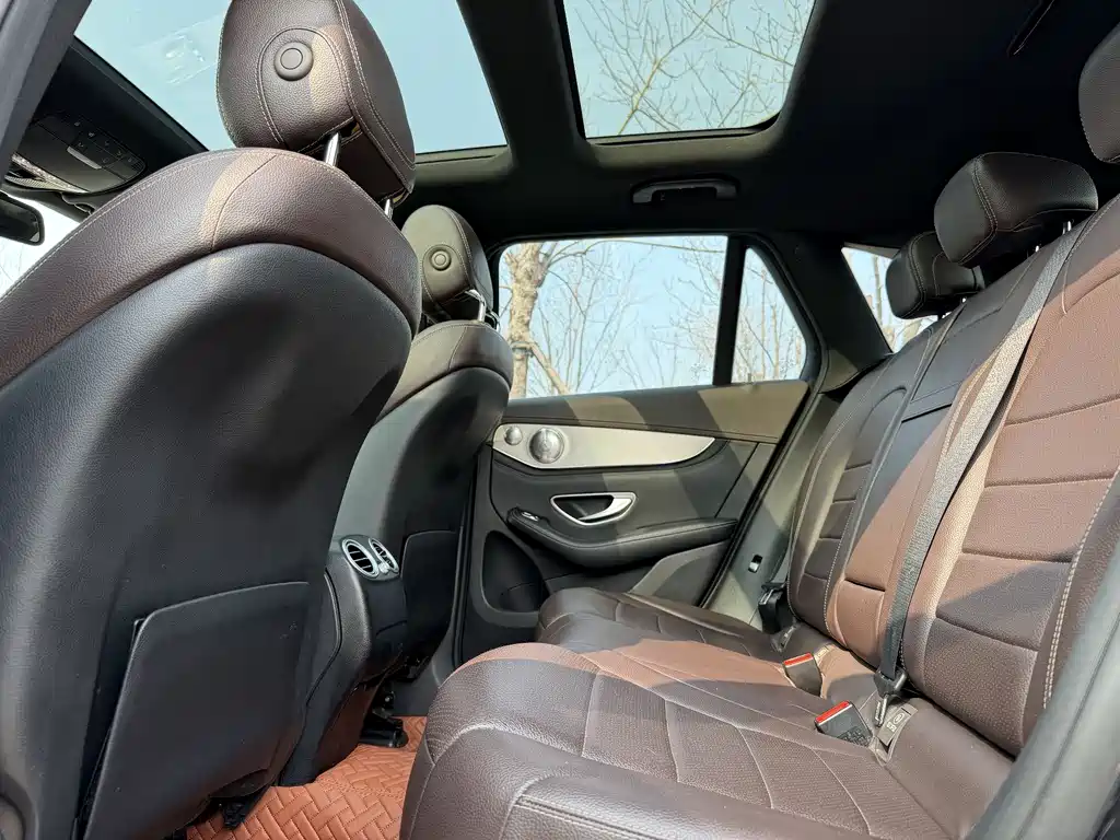 Mercedes-Benz GLC 2018 — фото 16