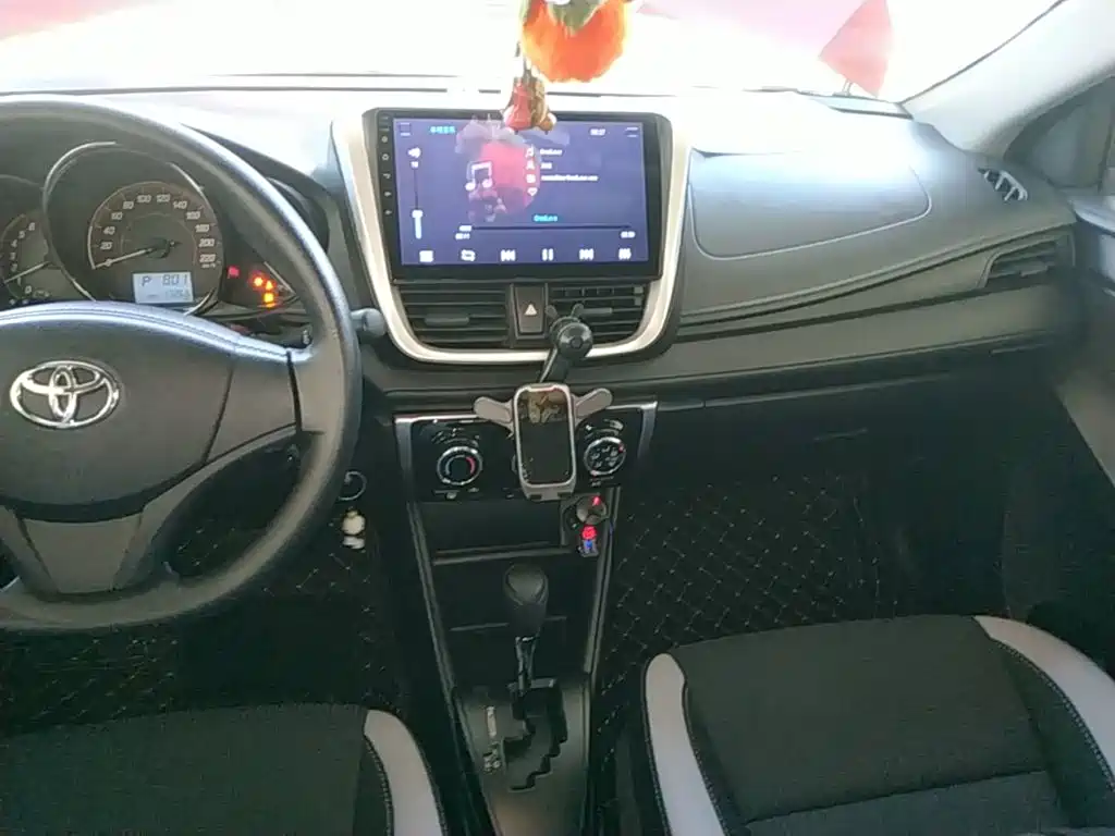 Toyota Yaris L 2021 — фото 13