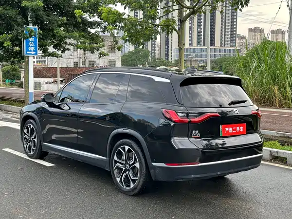 NIO ES8 2022