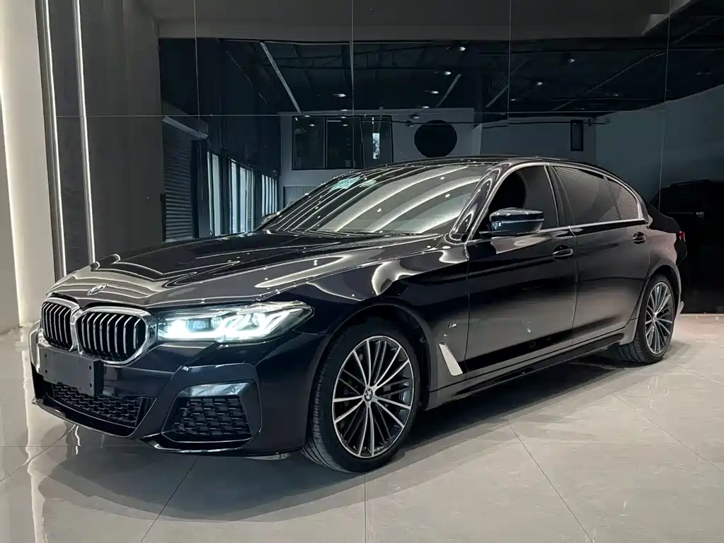 BMW 5 Series 2021 — фото 1