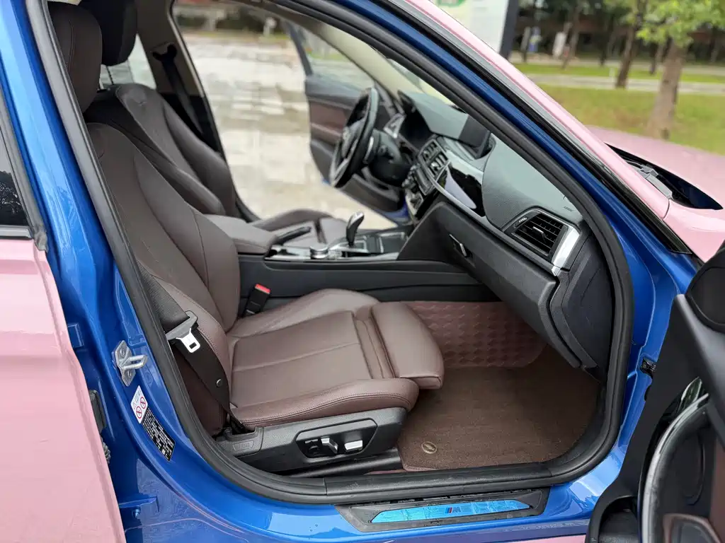 BMW 3 Series 2019 — фото 10