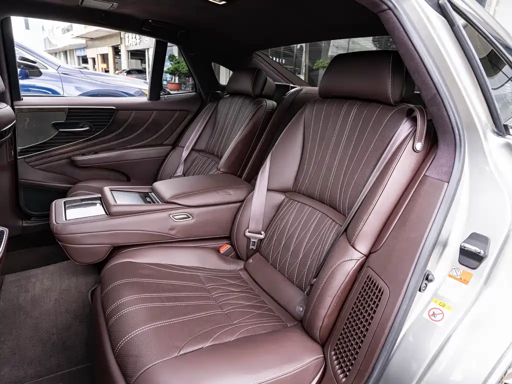 Lexus LS 2019 — фото 12