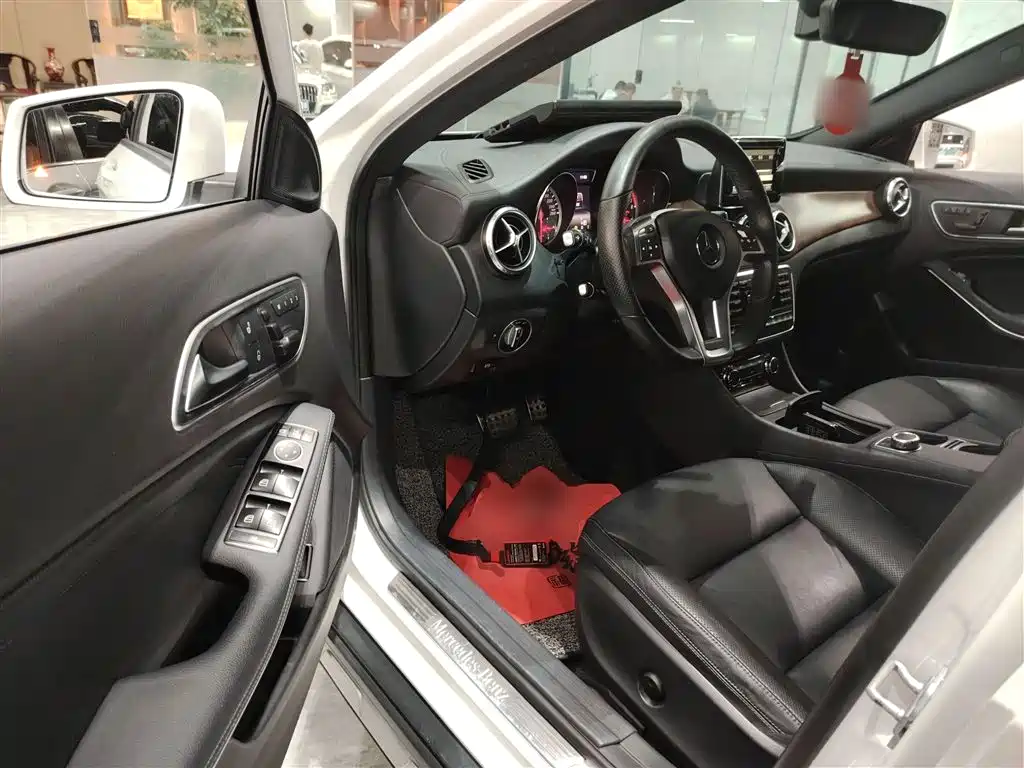 Mercedes-Benz GLA 2016 — фото 12