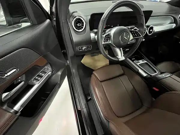 Mercedes-Benz GLB 2023