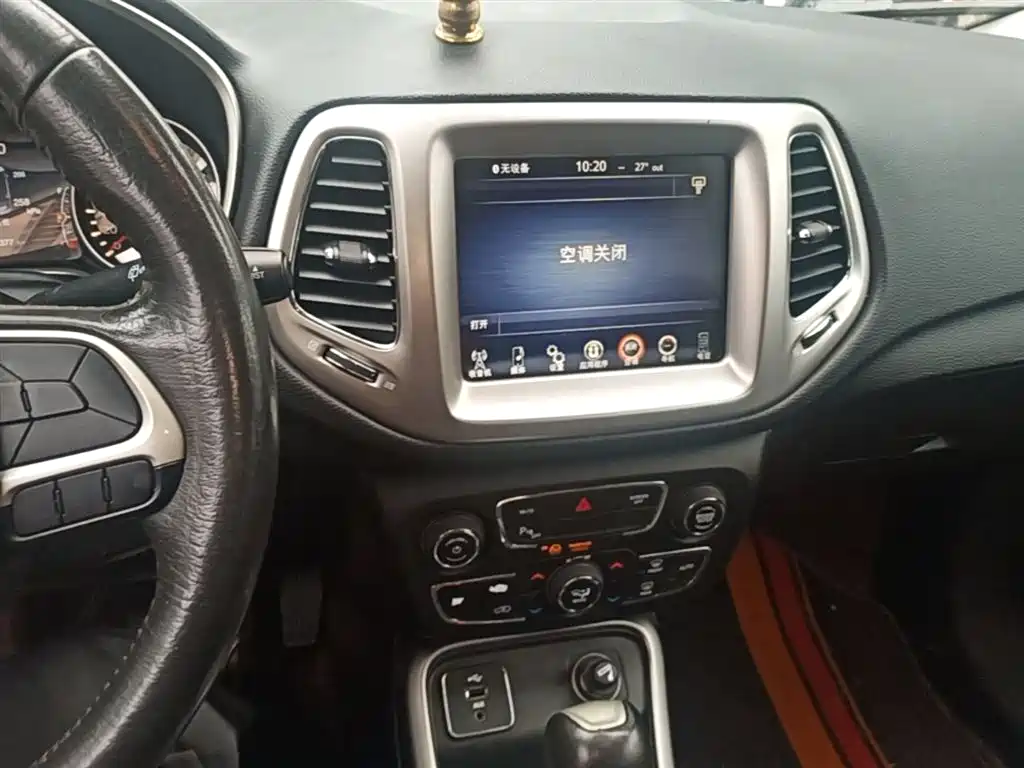 Jeep Compass 2018 — фото 10