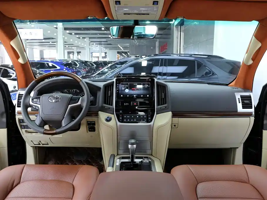 Toyota Land Cruiser 2017 — фото 10