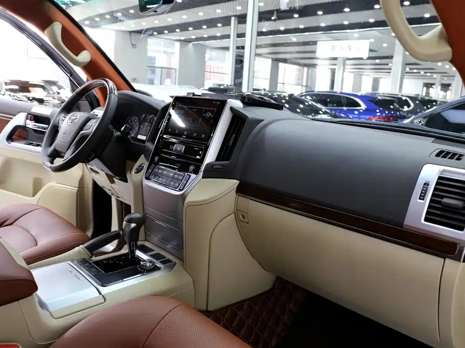 Toyota Land Cruiser 2017 — фото 16