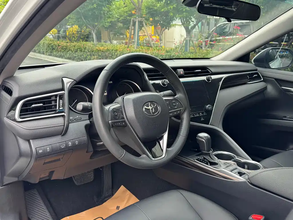 Toyota Camry 2020 — фото 11