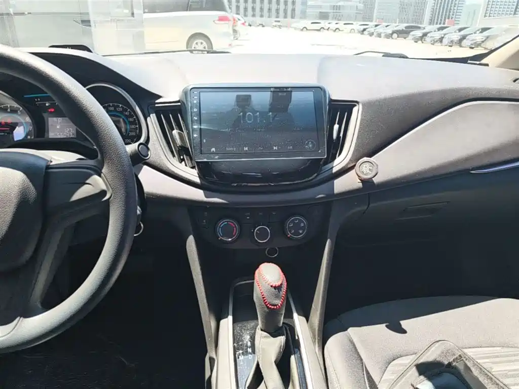 Chevrolet Cavalier 2018 — фото 13