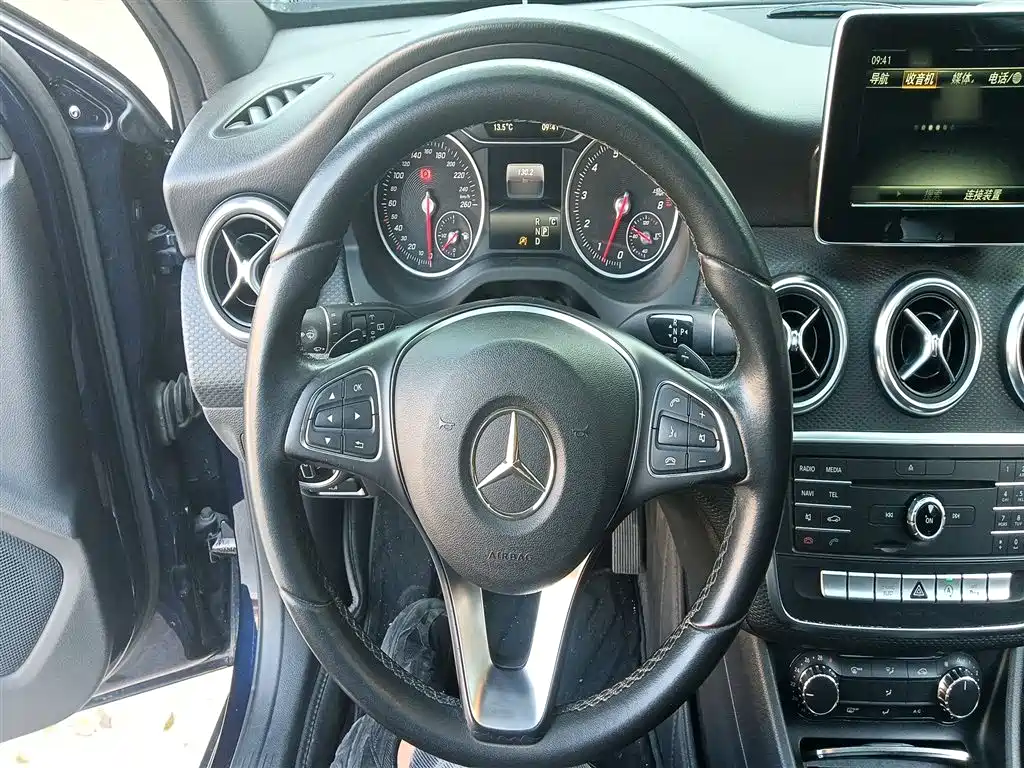 Mercedes-Benz A-Class 2017 — фото 7