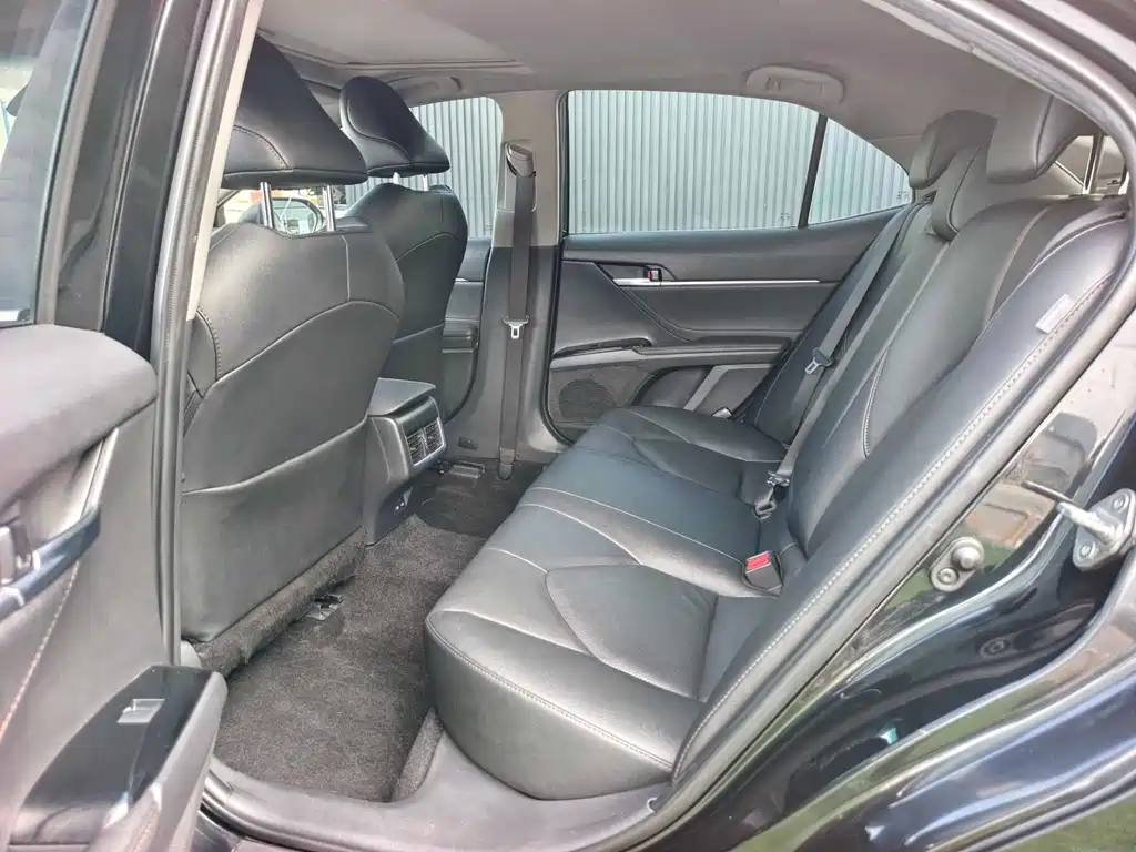 Toyota Camry 2023 — фото 10