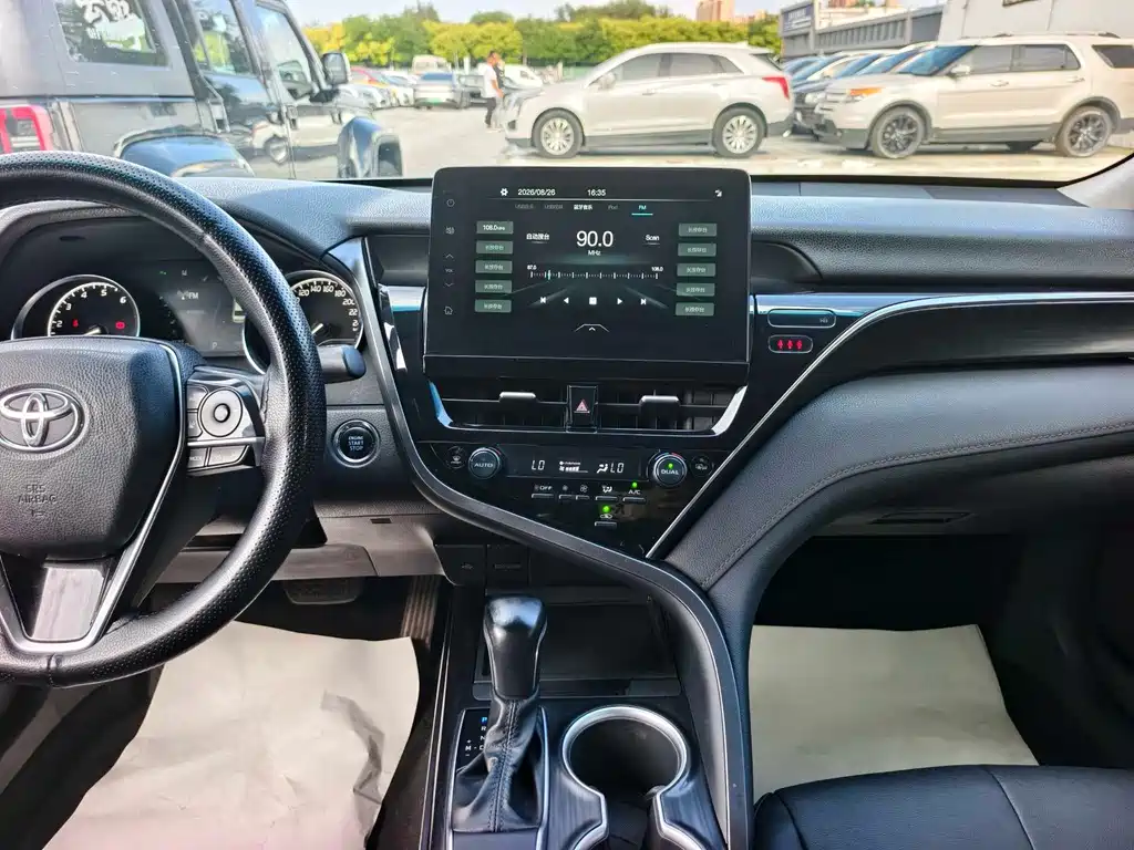 Toyota Camry 2023 — фото 15