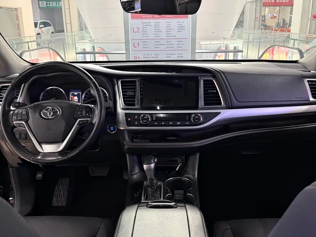 Toyota Highlander 2018 — фото 6