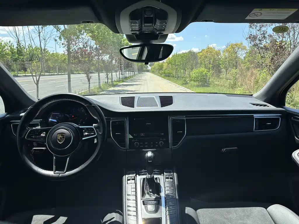 Porsche Macan 2016 — фото 11