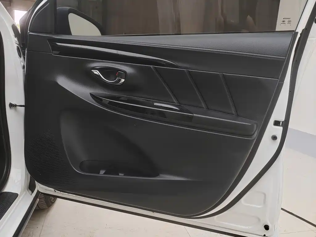 Toyota Yaris L 2022 — фото 23