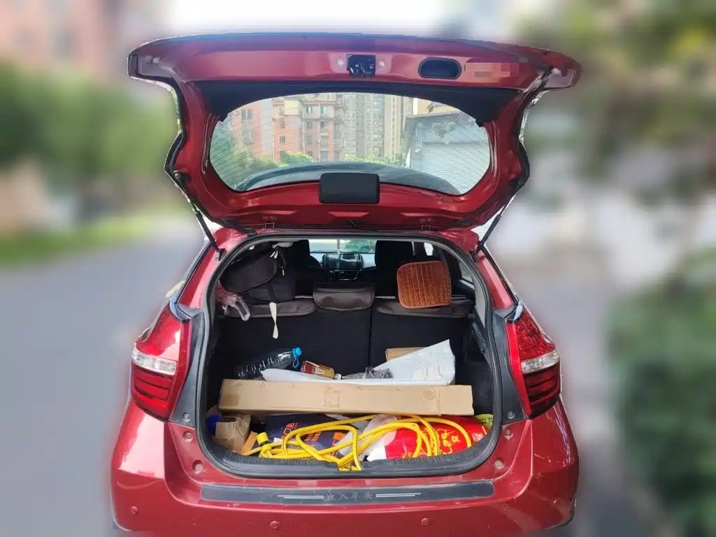 Toyota Yaris L 2017 — фото 10