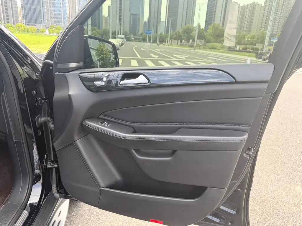 Mercedes-Benz GLS 2017 — фото 18