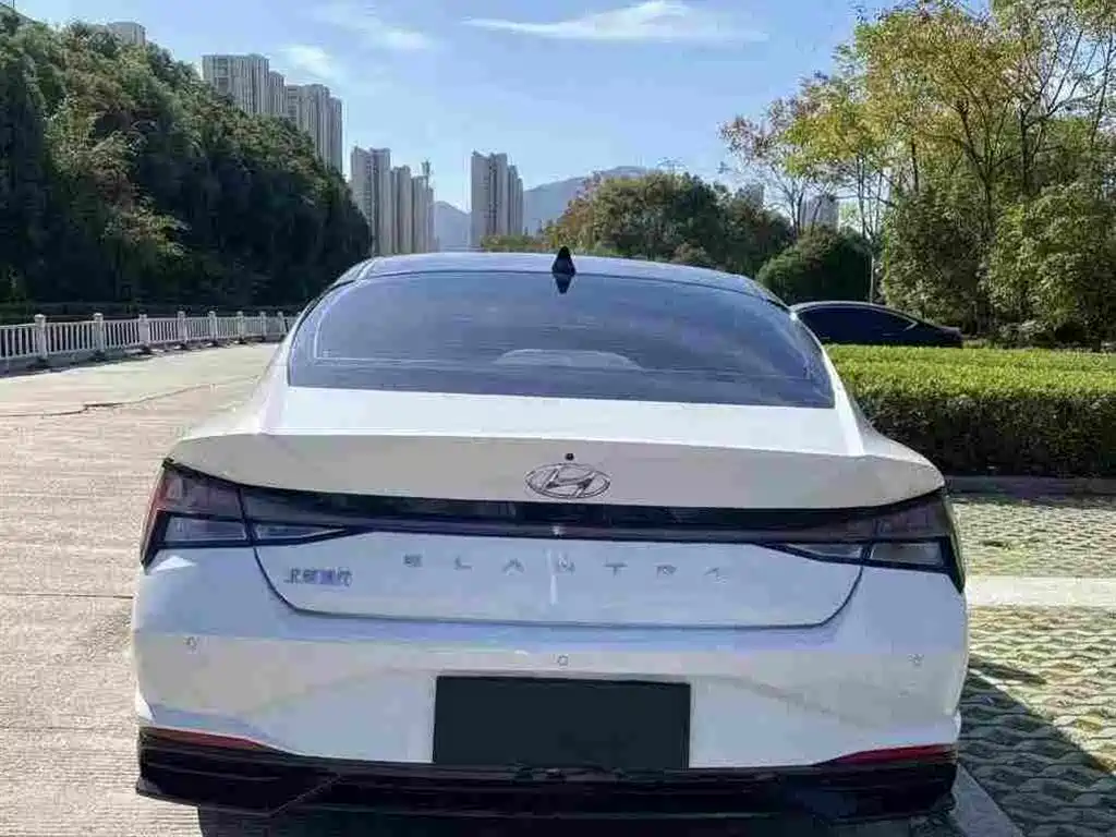 Hyundai Elantra 2022 — фото 10