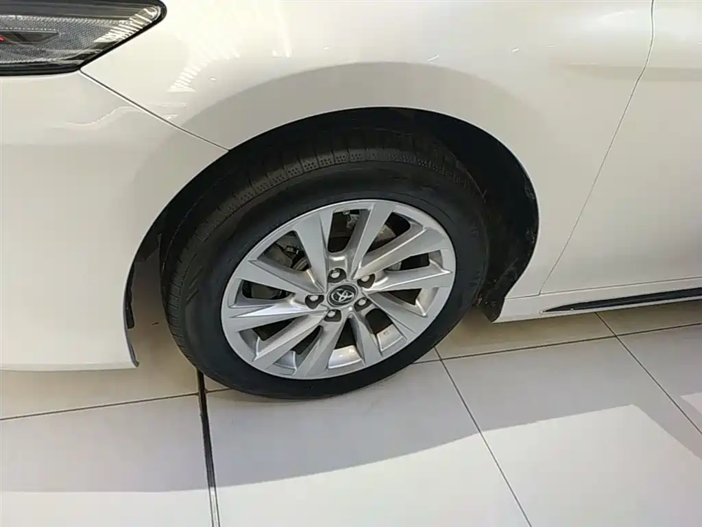 Toyota Camry 2023 — фото 23