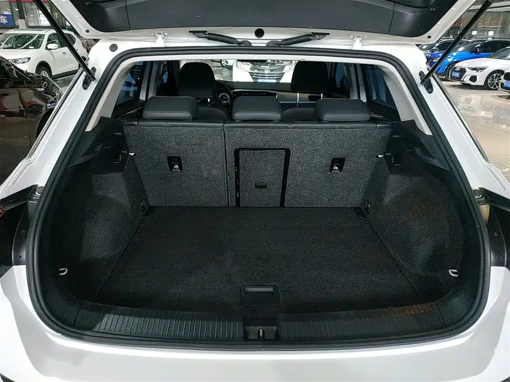 Volkswagen T-Roc 2023 — фото 15