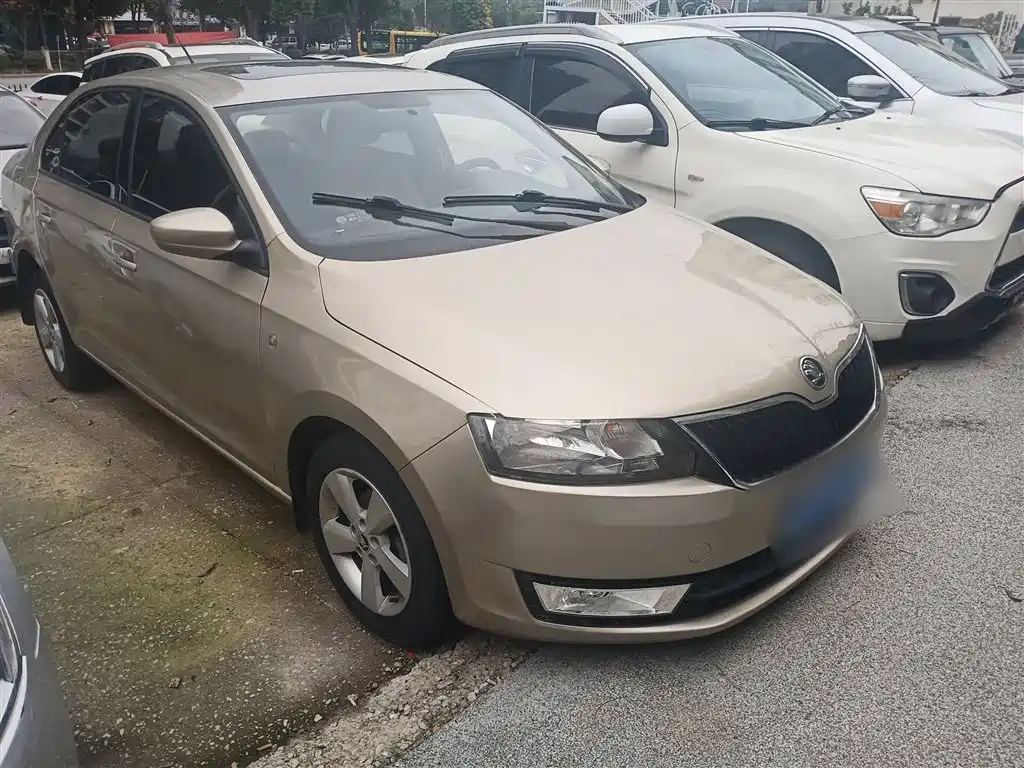 Skoda Rapid 2015 — фото 4