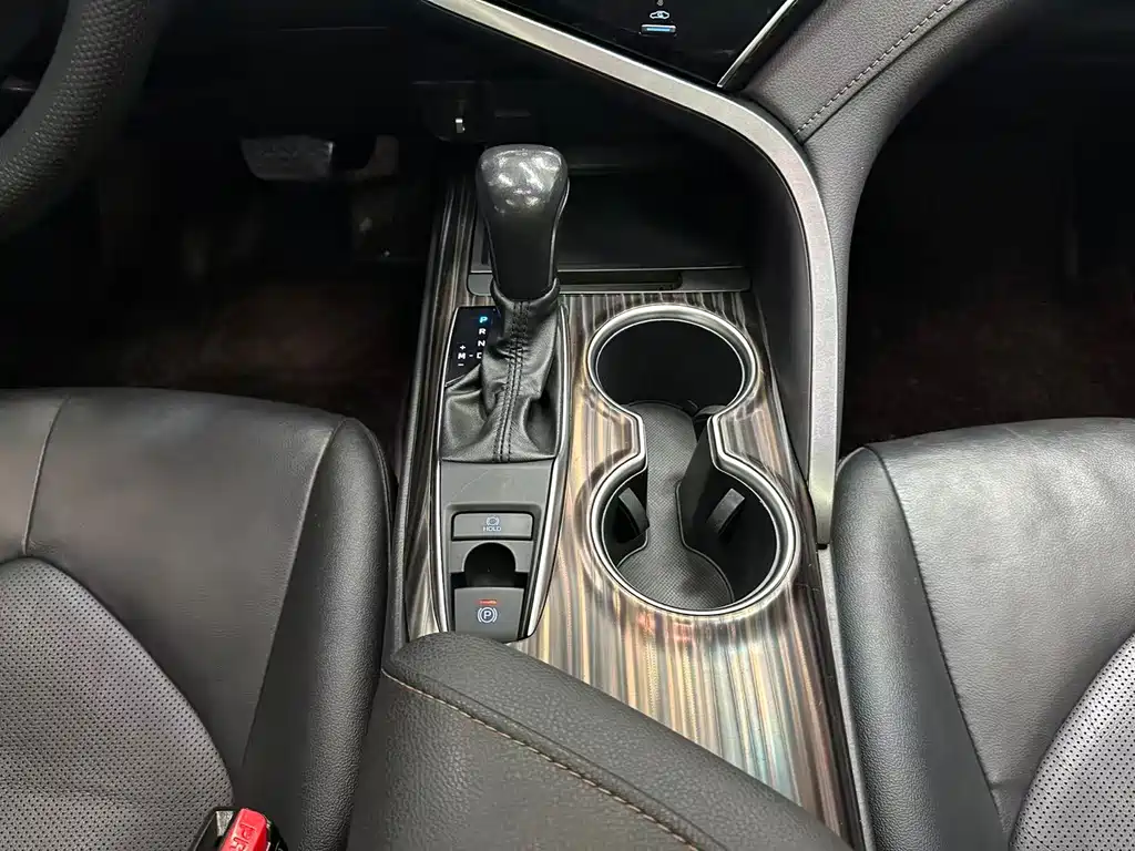 Toyota Camry 2020 — фото 11