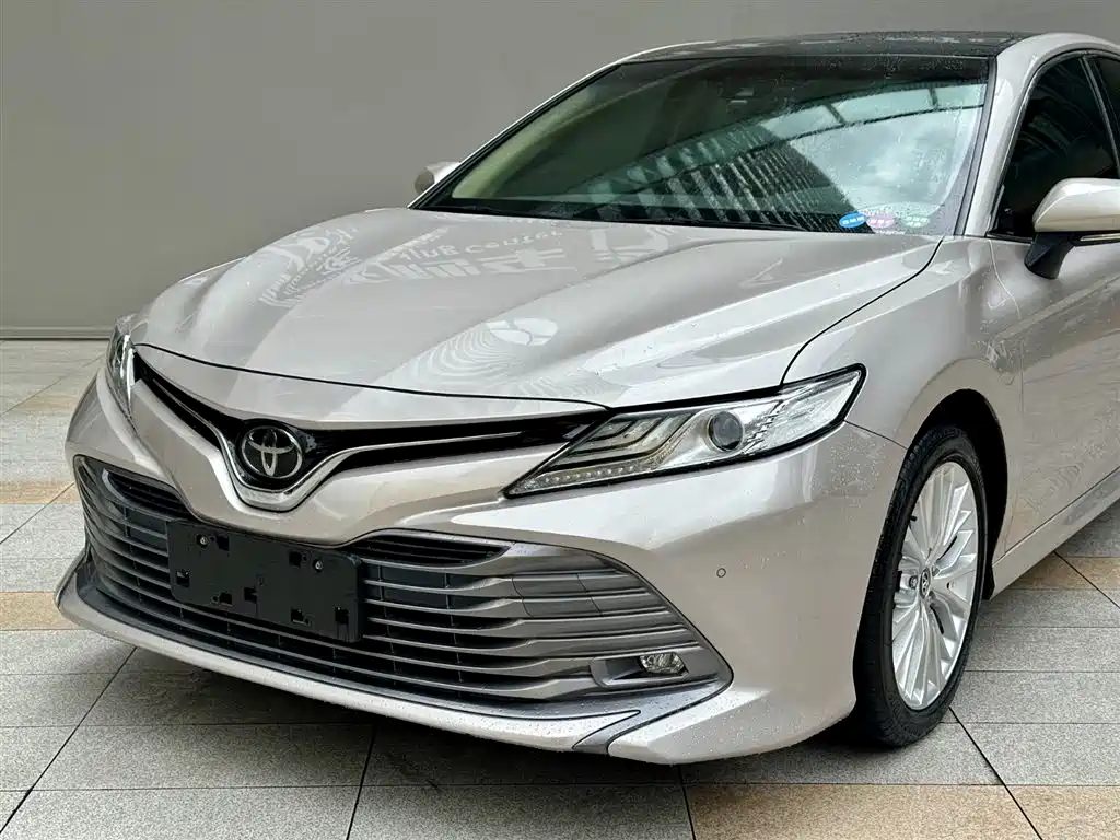 Toyota Camry 2019 — фото 17