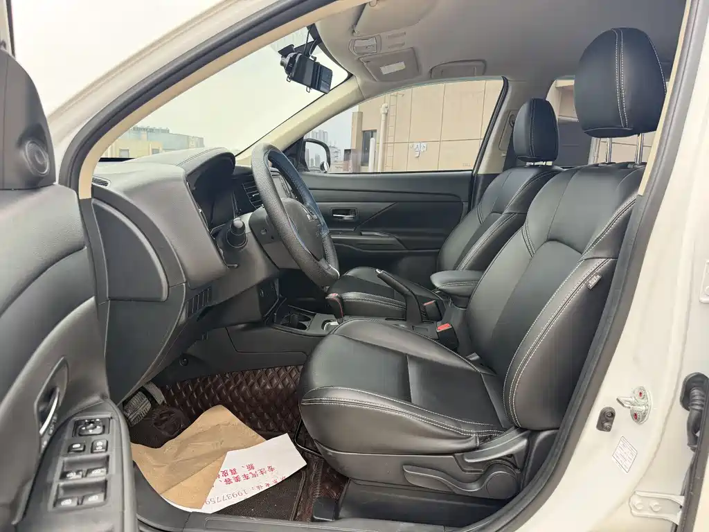 Mitsubishi Outlander 2022