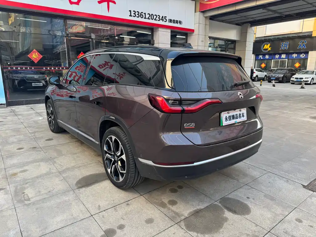 NIO ES8 2021