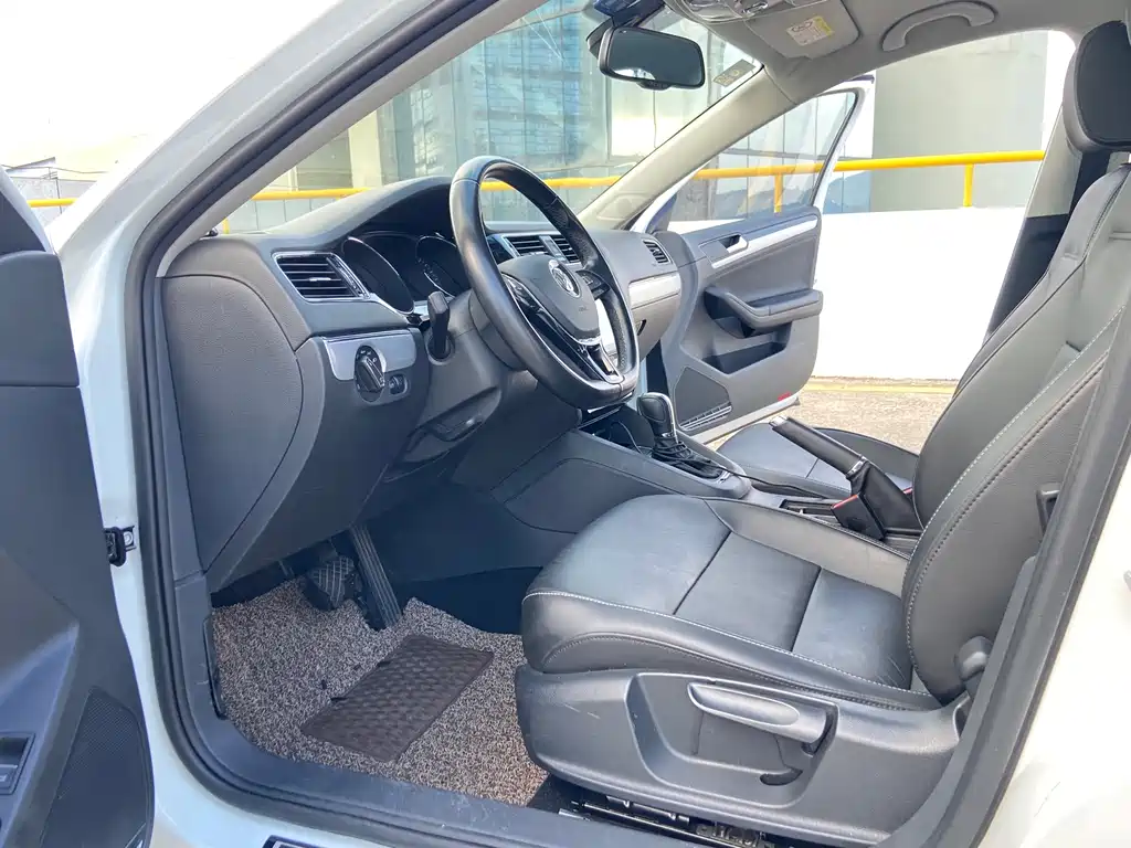 Volkswagen Sagitar 2017