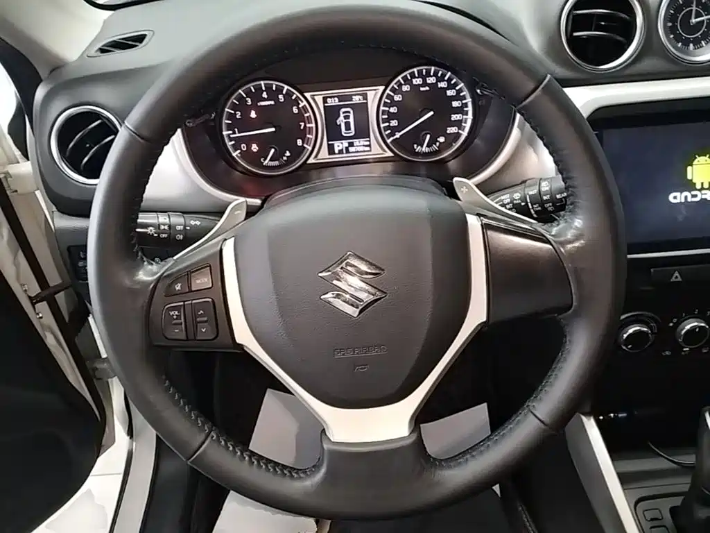 Suzuki Vitara 2018 — фото 11