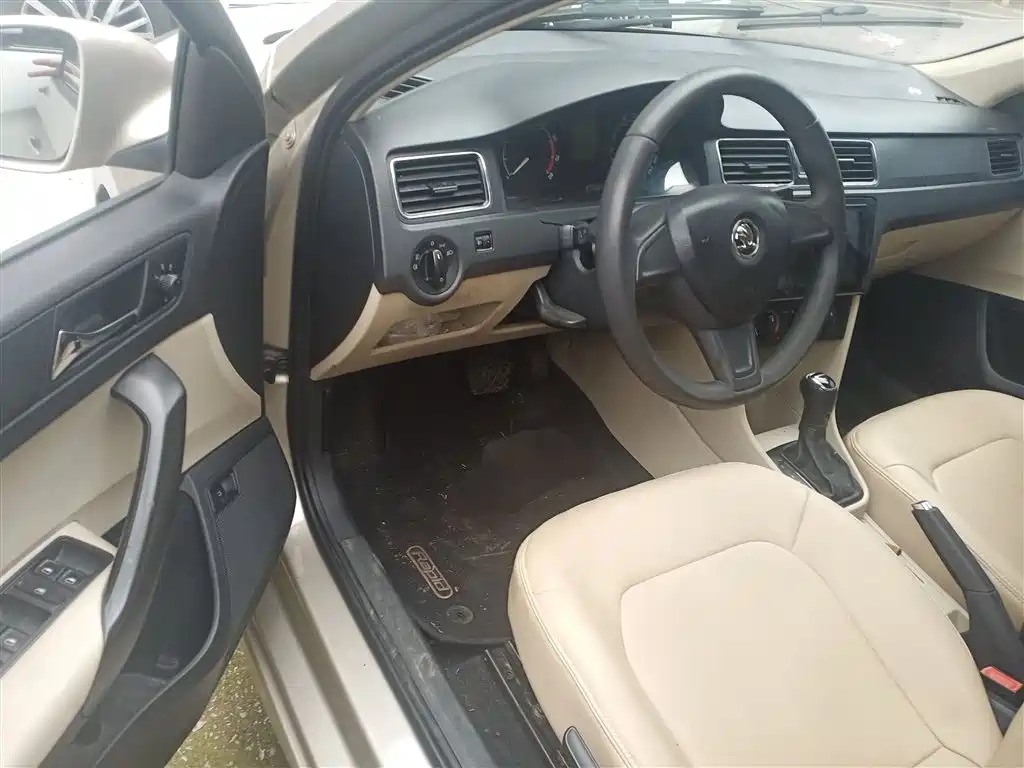 Skoda Rapid 2015 — фото 16
