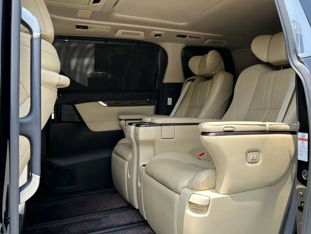 Toyota Vellfire 2021 — фото 8