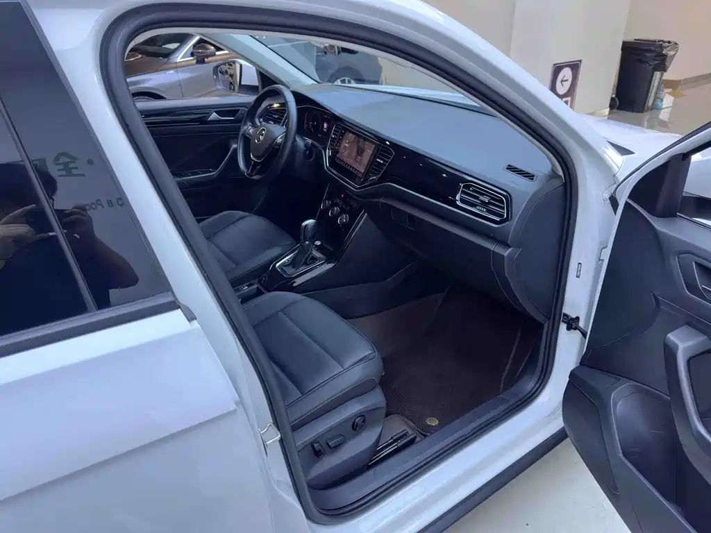 Volkswagen T-Roc 2023 — фото 12
