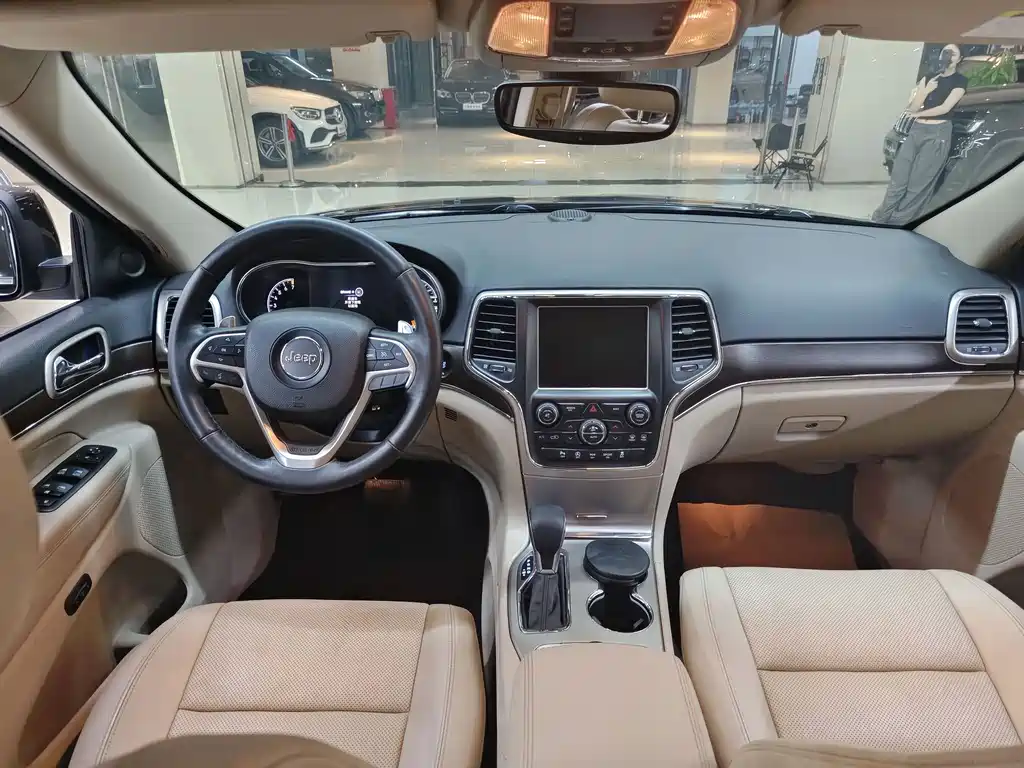 Jeep Grand Cherokee 2020 — фото 10