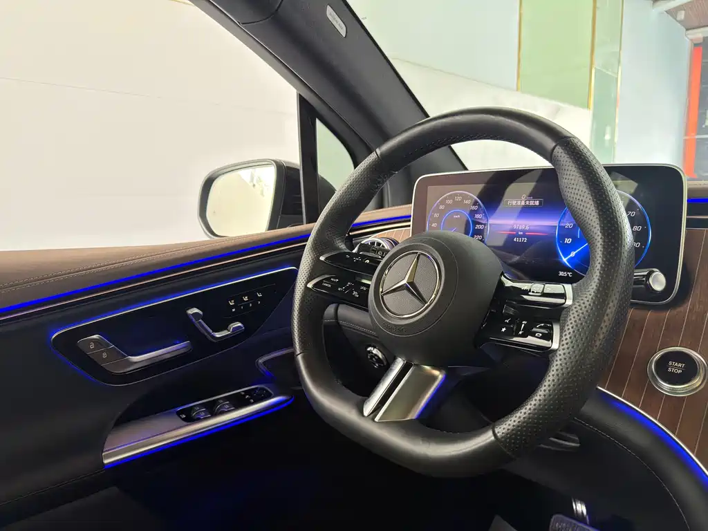 Mercedes-Benz EQE SUV 2024 — фото 13