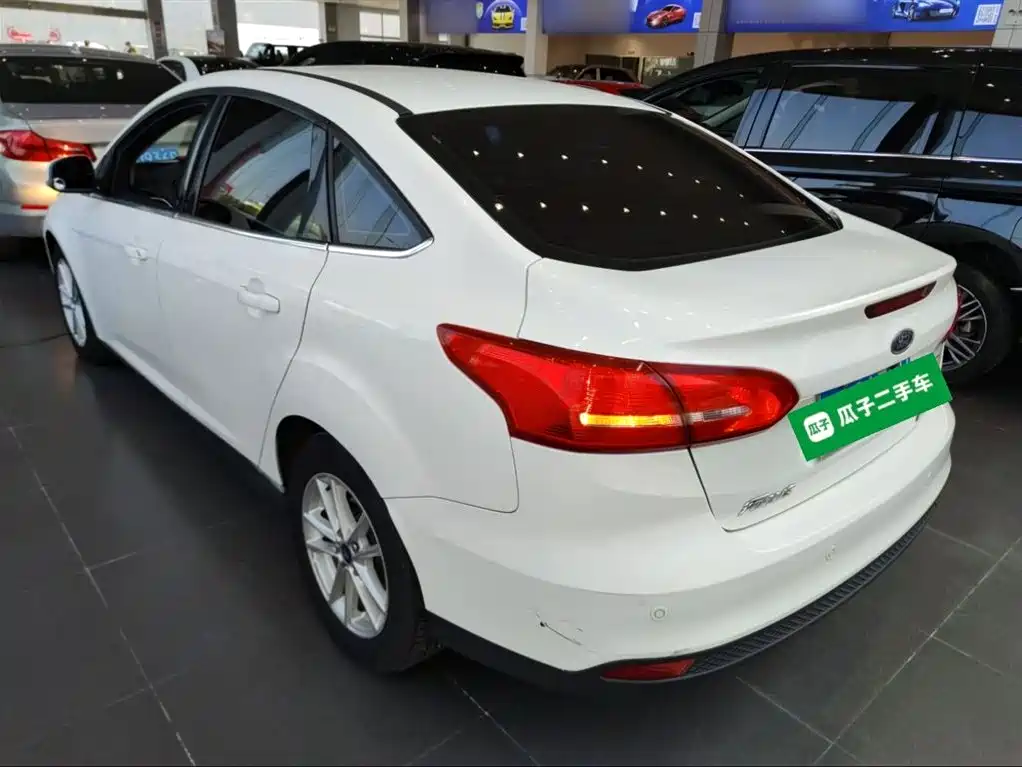 Ford Focus 2016 — фото 23